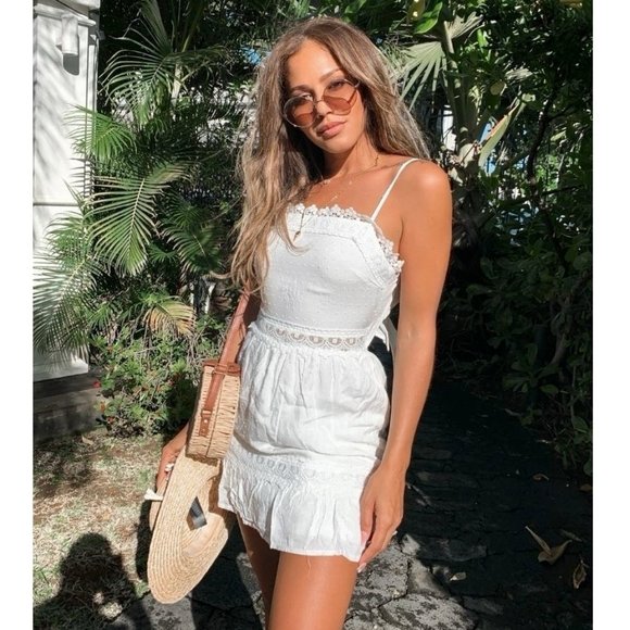 White Lace Trim Sleeveless Square Neck Open Back Frill Hem Mini Dress - Picture 4 of 9